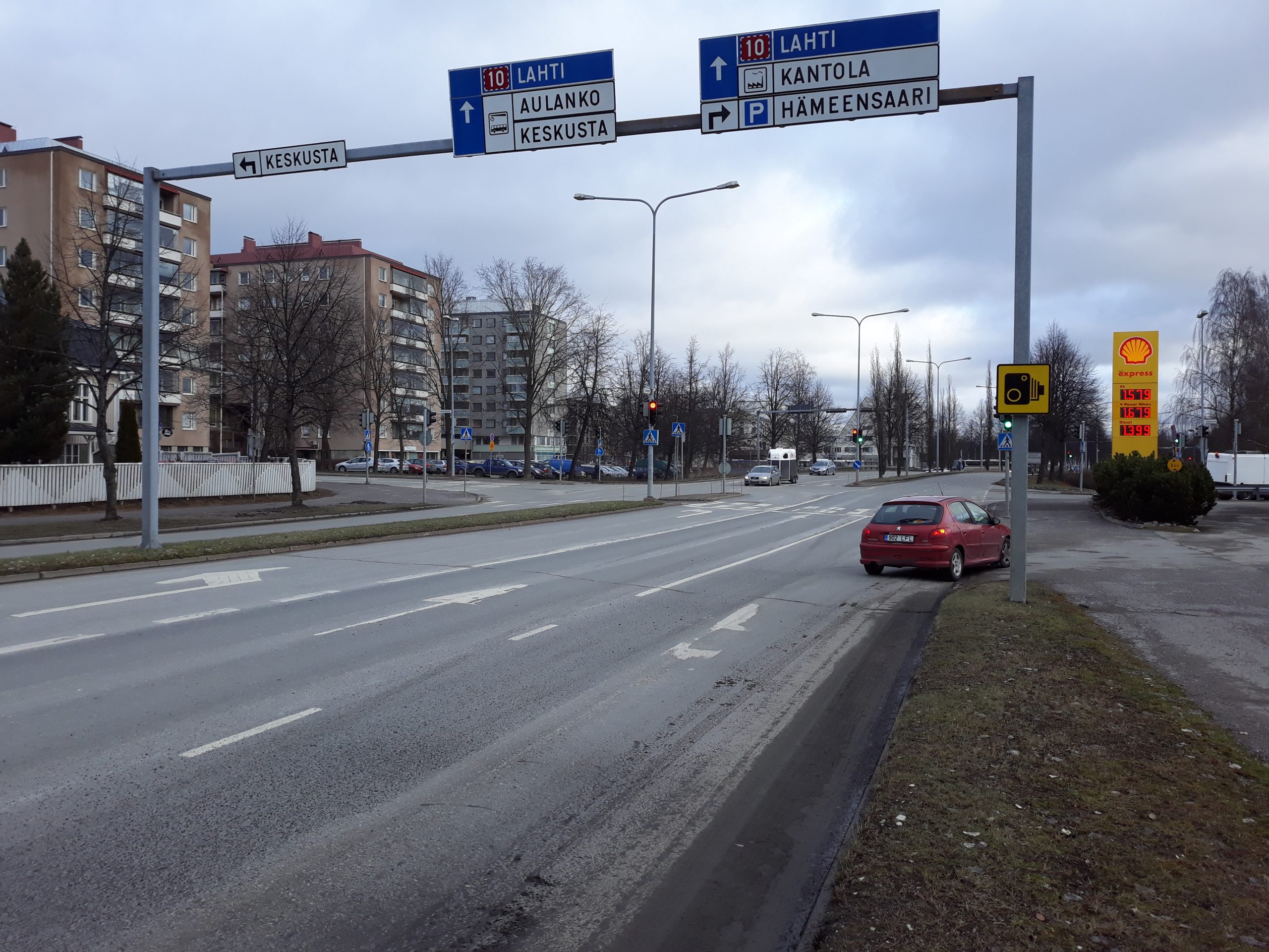 Vastaus Tauno Lahtisen mielipiteeseen Paasikiventien liikennevalojen sammuttamisesta
